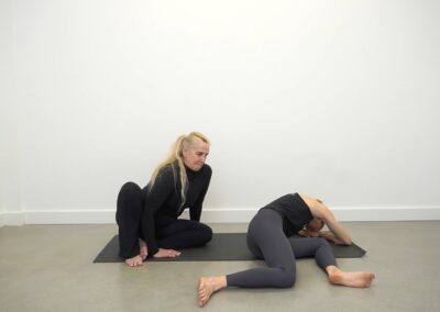 Quads, Glutes & Spine on the Mat – 10 minutes